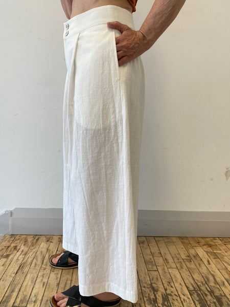 ELIZABETH IN WHITE