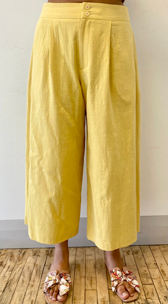 ELIZABETH IN YELLOW